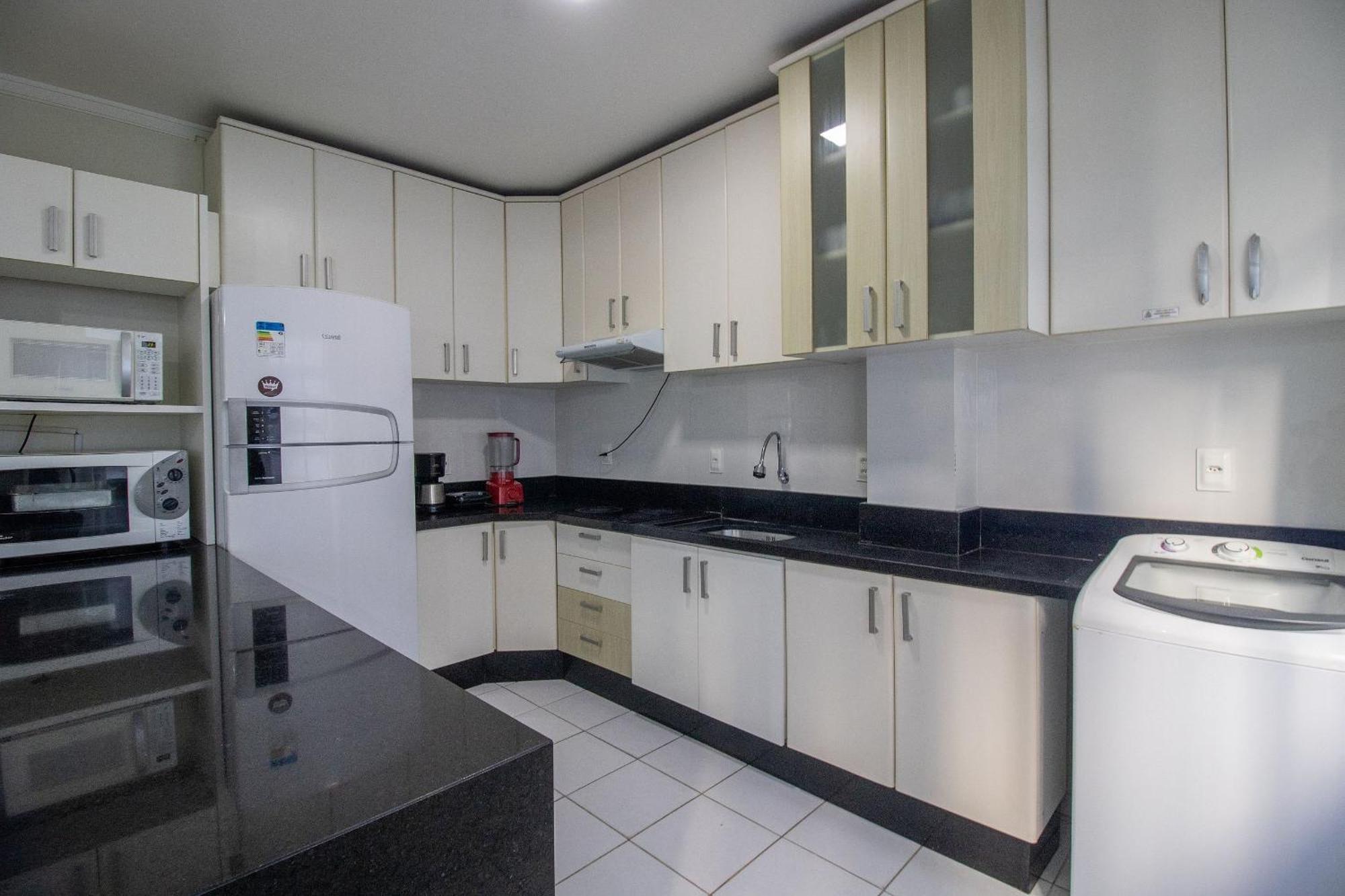 Apu24 - Esq Com Av Atlantica, 4 Dorm, Climatizado Apartamento *